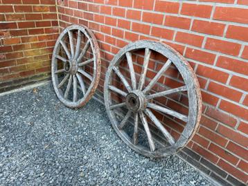2 karrewielen hout-metaal  - 90 cm diamater beschikbaar voor biedingen