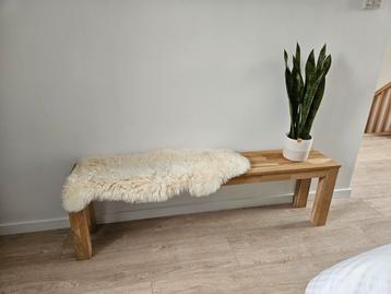 Houten zitbank beschikbaar voor biedingen