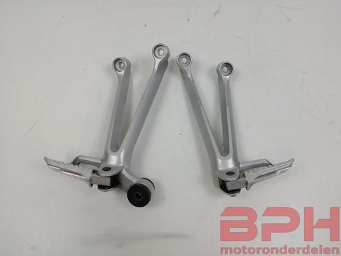 Duo voetsteunen Suzuki GSX-R 1000 K5 - K6 2005 t/m 2006 voet, Motoren, Onderdelen | Suzuki, Gebruikt, Ophalen of Verzenden