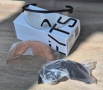 Nieuwe FYTS fietsbril (smoke) + 1 witte en 1 oranje lens disponible aux enchères