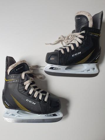 Patins de hockey enfant de marque CCM, taille 29  disponible aux enchères