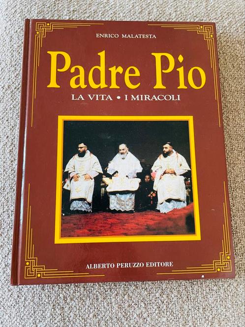 "La Vita - I Miracoli" di Padre Pio, Verzamelen, Religie, Zo goed als nieuw, Natuurreligies, Boek, Ophalen of Verzenden
