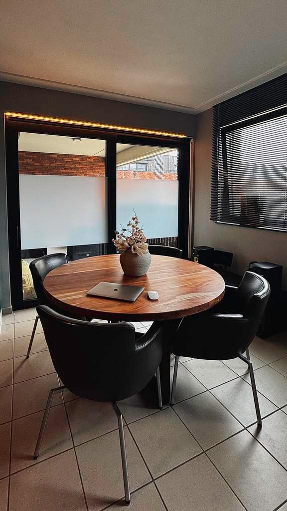 4-persoons massief houten eetkamerset incl. lederen stoelen, Huis en Inrichting, Complete eetkamers, Zo goed als nieuw, 4 tot 6 stoelen