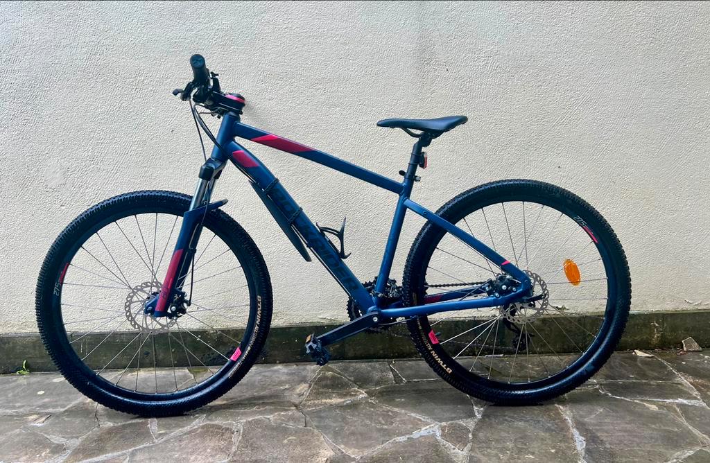 VTT ROCKRIDER ST 520 FEMME BLEU ROSE Velos VTT Mountainbikes 2ememain