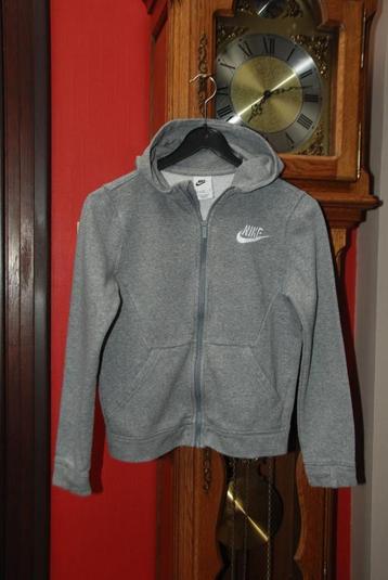 NIKE grijs sweatvest met capuchon T9/11 jaar Zeer goede staa beschikbaar voor biedingen