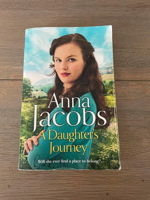 Anna Jacobs - A Daughter’s Journey (book 1 Birch End Series), Livres, Romans historiques, Comme neuf, Enlèvement ou Envoi