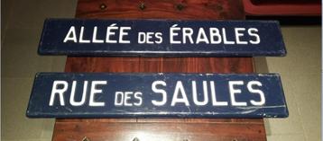 2 plaques de rue en tôle émaillée beschikbaar voor biedingen