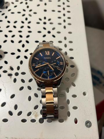Horloge van fossil beschikbaar voor biedingen