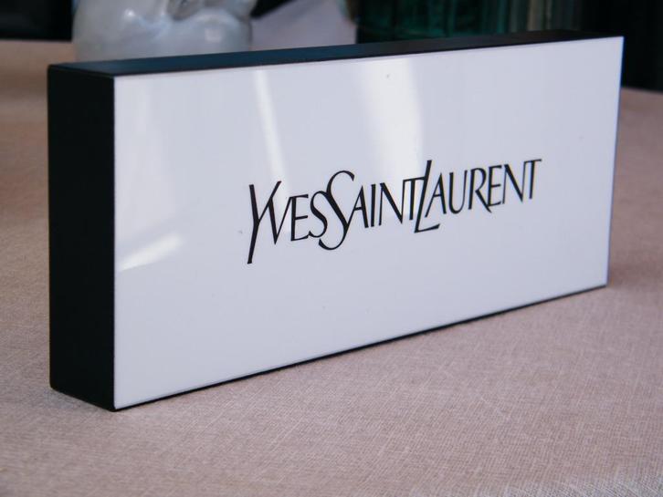 YSL - Yves saint Laurent - "Vintage" etalage, Handtassen en Accessoires, Overige Accessoires, Zo goed als nieuw, Ophalen of Verzenden