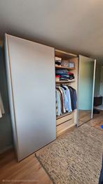 Grote kleerkast met ingebouwde spiegel, perfecte staat, Huis en Inrichting, Ophalen, Zo goed als nieuw