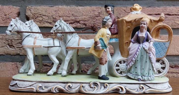 Vintage - Statue de calèche - Biscuit - En excellent état, Antiquités & Art, Antiquités | Porcelaine, Enlèvement