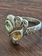 Vintage zilveren ring met geel en groen steentje, Ophalen of Verzenden, Zo goed als nieuw, Geel