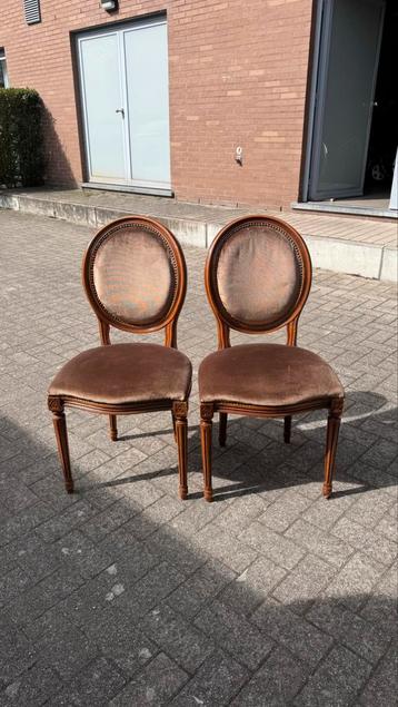 Antieke stoelen 2stuks beschikbaar voor biedingen