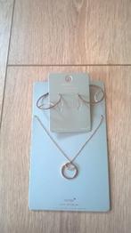 Rosé kleurige set van ketting en hoop oorbellen, Handtassen en Accessoires, Kettingen, Overige materialen, Nieuw, Ophalen of Verzenden