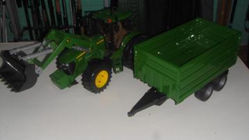 BRUDER TRACTOR MET AANHANGER beschikbaar voor biedingen