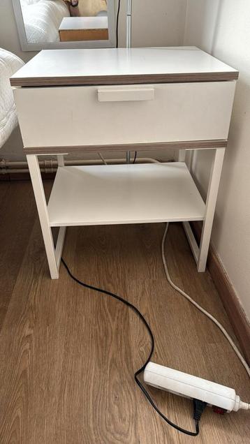 Night table  beschikbaar voor biedingen