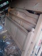 houten bed met antiek look, Huis en Inrichting, Slaapkamer | Bedden, Ophalen, Gebruikt