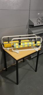 Inpakpapiersnijder + rol inpakpapier, Ophalen, Gebruikt, Toonbank