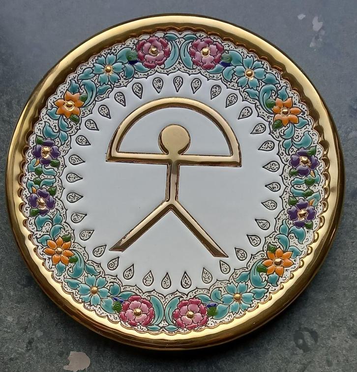 Met de hand geschilderd bord afgewerkt met sterling goud, Antiek en Kunst, Antiek | Porselein, Ophalen