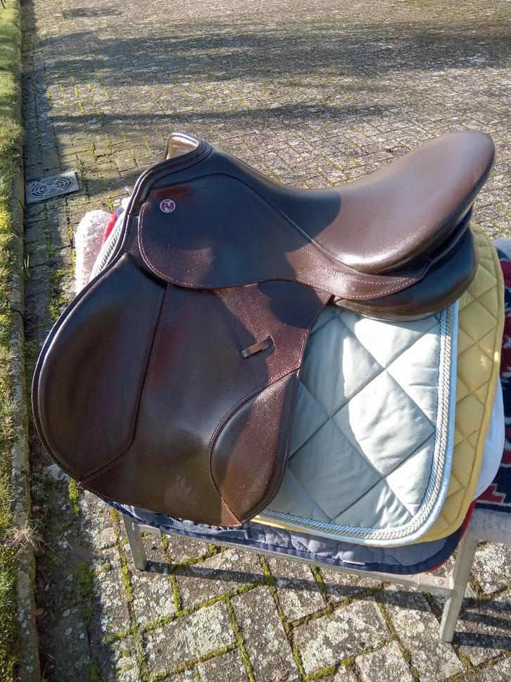 veelzijdig ookspringgericht zadel kieffer ALS NIEUW showroom, Dieren en Toebehoren, Paarden en Pony's | Zadels, Zo goed als nieuw