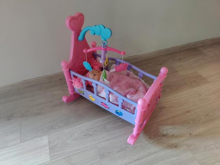 Schommelend poppenbed, Kinderen en Baby's, Speelgoed | Poppen, Zo goed als nieuw, Overige typen, Ophalen of Verzenden