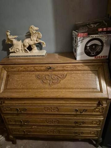 Bureau met 3 lades  beschikbaar voor biedingen