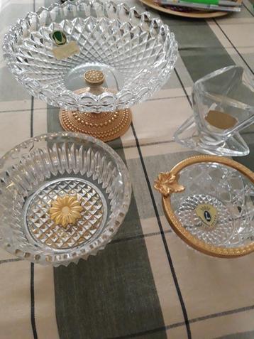 kristal schoteljes beschikbaar voor biedingen