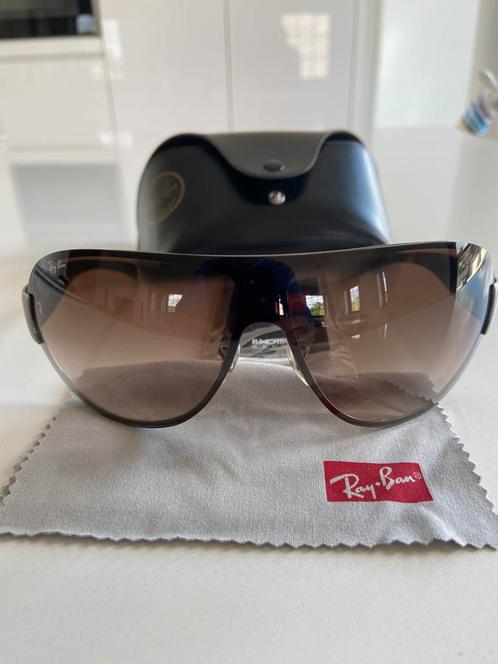 Ray Ban zonnebril NIEUWSTAAT, Handtassen en Accessoires, Zonnebrillen en Brillen | Heren, Zo goed als nieuw, Bril, Ophalen of Verzenden