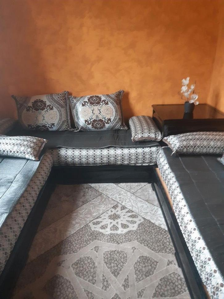 Salon marocain tres bon etat, Huis en Inrichting, Zetels | Complete zithoeken, Zo goed als nieuw, Hout, Stof, Ophalen