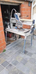 tafelzaag met water, Diensten en Vakmensen