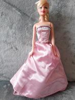 Barbie avec sa robe réversible, Enfants & Bébés, Jouets | Poupées, Enlèvement ou Envoi, Comme neuf, Barbie