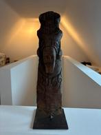 Massief houten paardenbeeld op stalen sokkel, Huis en Inrichting, Woonaccessoires | Zuilen en Pilaren, Ophalen of Verzenden, Zo goed als nieuw