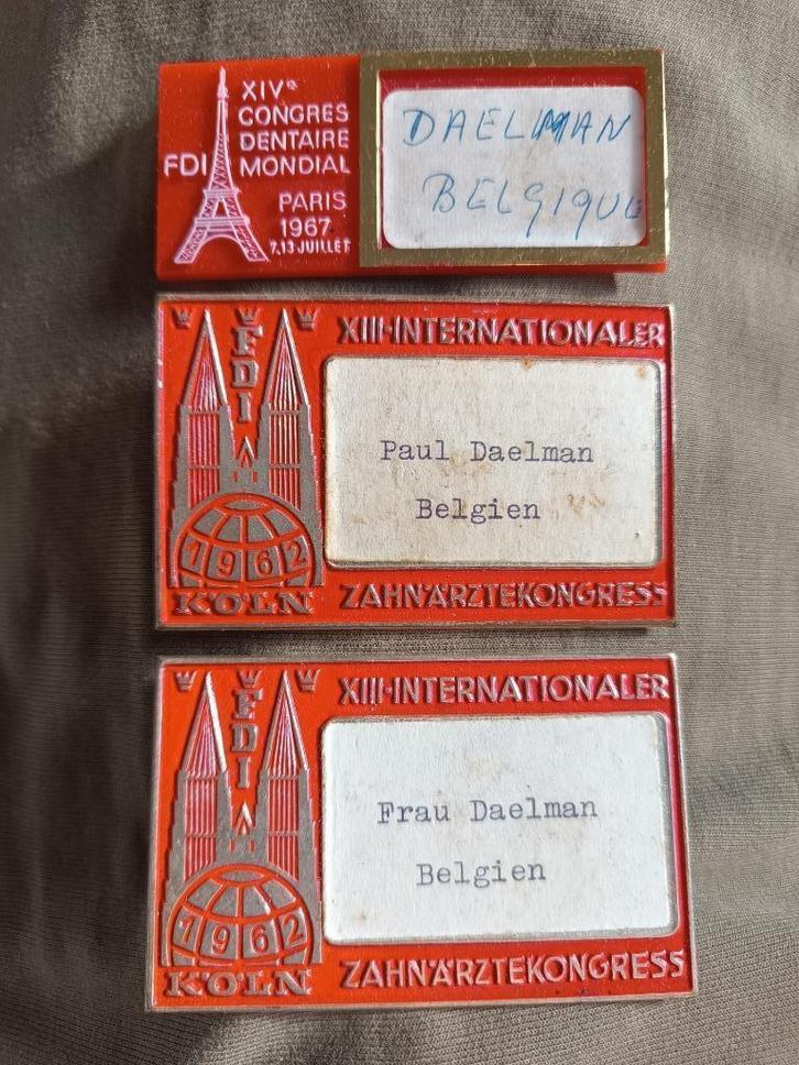 3 vintage naamplaatjes tandartsencongres, Verzamelen, Overige Verzamelen, Gebruikt, Ophalen of Verzenden