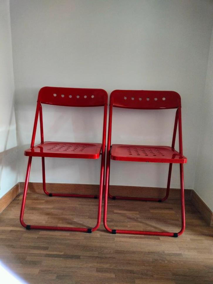 2 vintage rode metalen stoelen, Huis en Inrichting, Stoelen, Gebruikt, Metaal, Rood, Ophalen of Verzenden