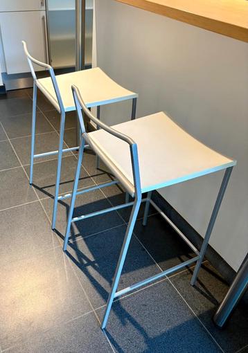 2 Barstoelen beschikbaar voor biedingen