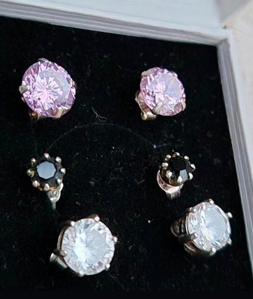 Stralende crystals oorstekers zwart/ wit en roze, Handtassen en Accessoires, Oorbellen, Zo goed als nieuw, Wit, Ophalen of Verzenden