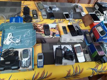 Lot de 17 gsm iphone accessoires  beschikbaar voor biedingen