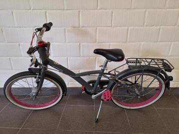 B'twin kinderfiets 20inch goede staat beschikbaar voor biedingen