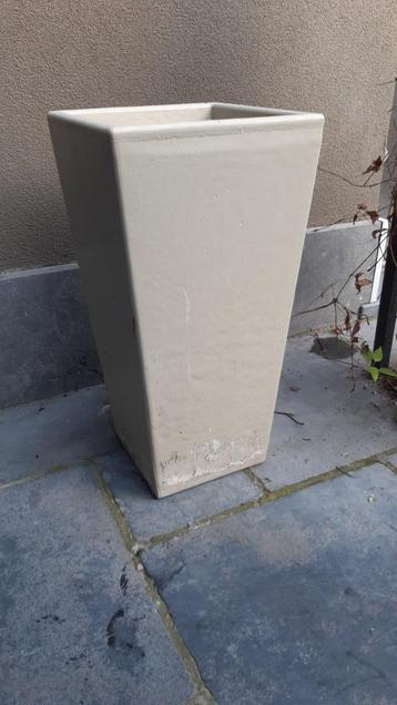 zware bloempot in beton ,76 cm hoogte
