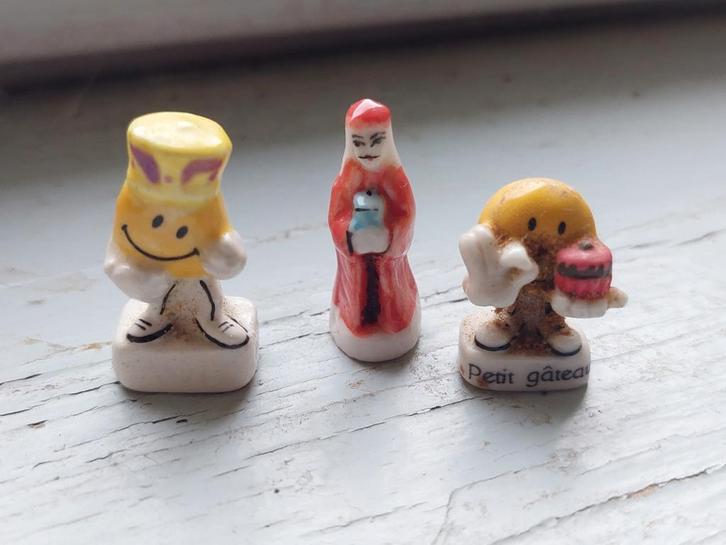 Lot de 3 fèves smiley emoji roi mage, Verzamelen, Beelden en Beeldjes, Gebruikt, Ophalen of Verzenden