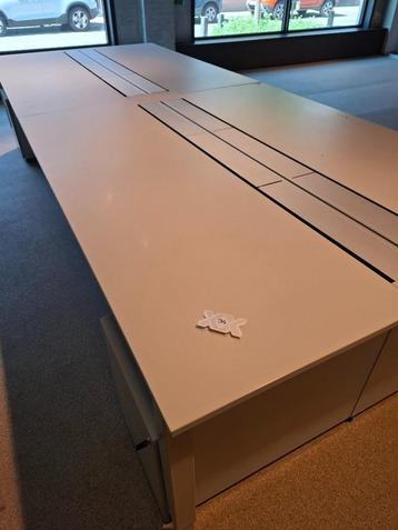 2 x Bureau-eiland PAMI 400 x 160 cm + 4 ladenblokken beschikbaar voor biedingen