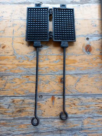 Gaufrier ancien en fonte - feu de camp -> 7€, Enlèvement