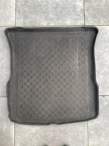 Kofferbakmat voor Tesla model y in zeer goede staat beschikbaar voor biedingen