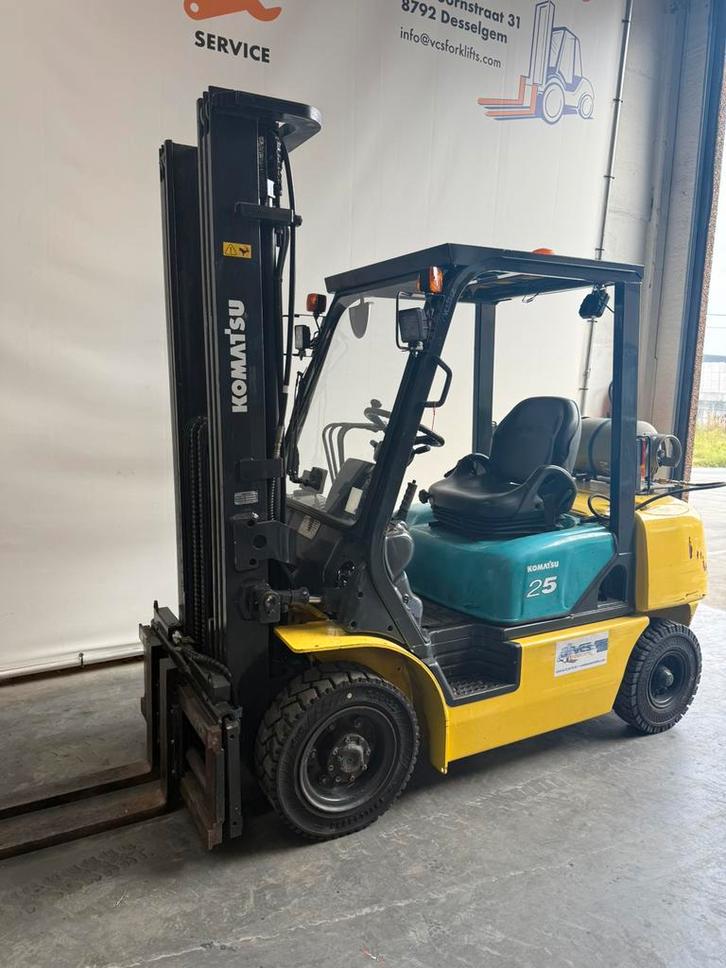 KOMATSU 2,5 ton heftruck triplex 5,5 versteller+ side shift, Zakelijke goederen, Machines en Bouw | Heftrucks en Intern transport