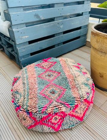 Prachtige boho chique marokkaanse, ronde, berber poefen beschikbaar voor biedingen