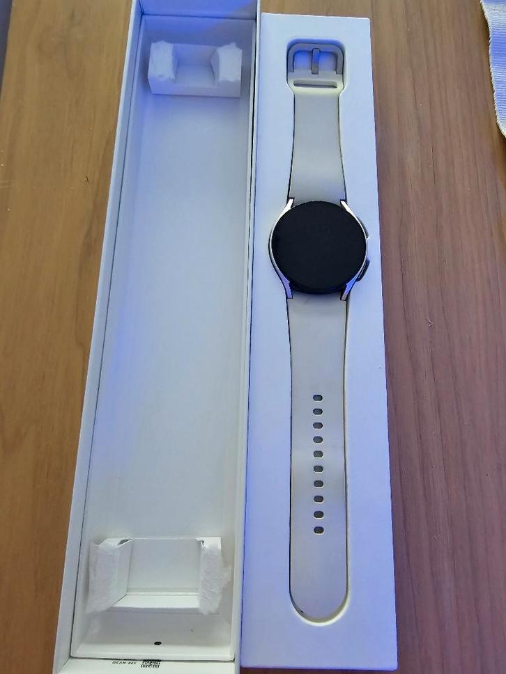 Montre samsung galaxy6, Bijoux, Sacs & Beauté, Montres connectées, Comme neuf, Android, Blanc, État, GPS, Battement de coeur, Boussole