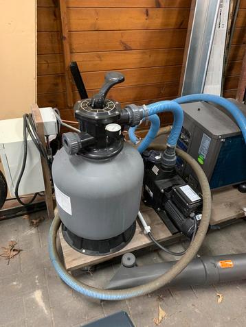 Zwembadinstalatie Als Nieuw Warmtepomp Zandfilter Pomp Darme beschikbaar voor biedingen