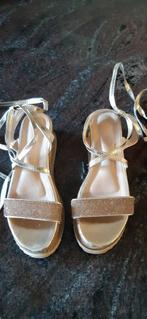 Gouden glitter sandalen voor op het been te knopen maat 41, Sandalen of Muiltjes, Ophalen of Verzenden, Zo goed als nieuw, Overige kleuren