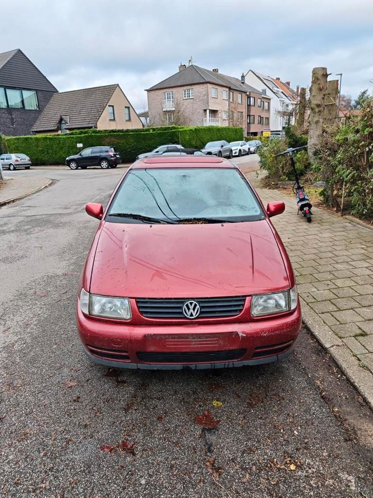 Volkswagen Polo open air – Année 2000, Auto's, Volkswagen, Particulier, Polo, Benzine, Euro 2, 3 deurs, Handgeschakeld, Rood, Ophalen