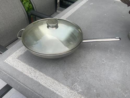 Wok met glazen deksel demeyere, Huis en Inrichting, Keuken | Potten en Pannen, Zo goed als nieuw, Wok, Overige materialen, Inductieplaat